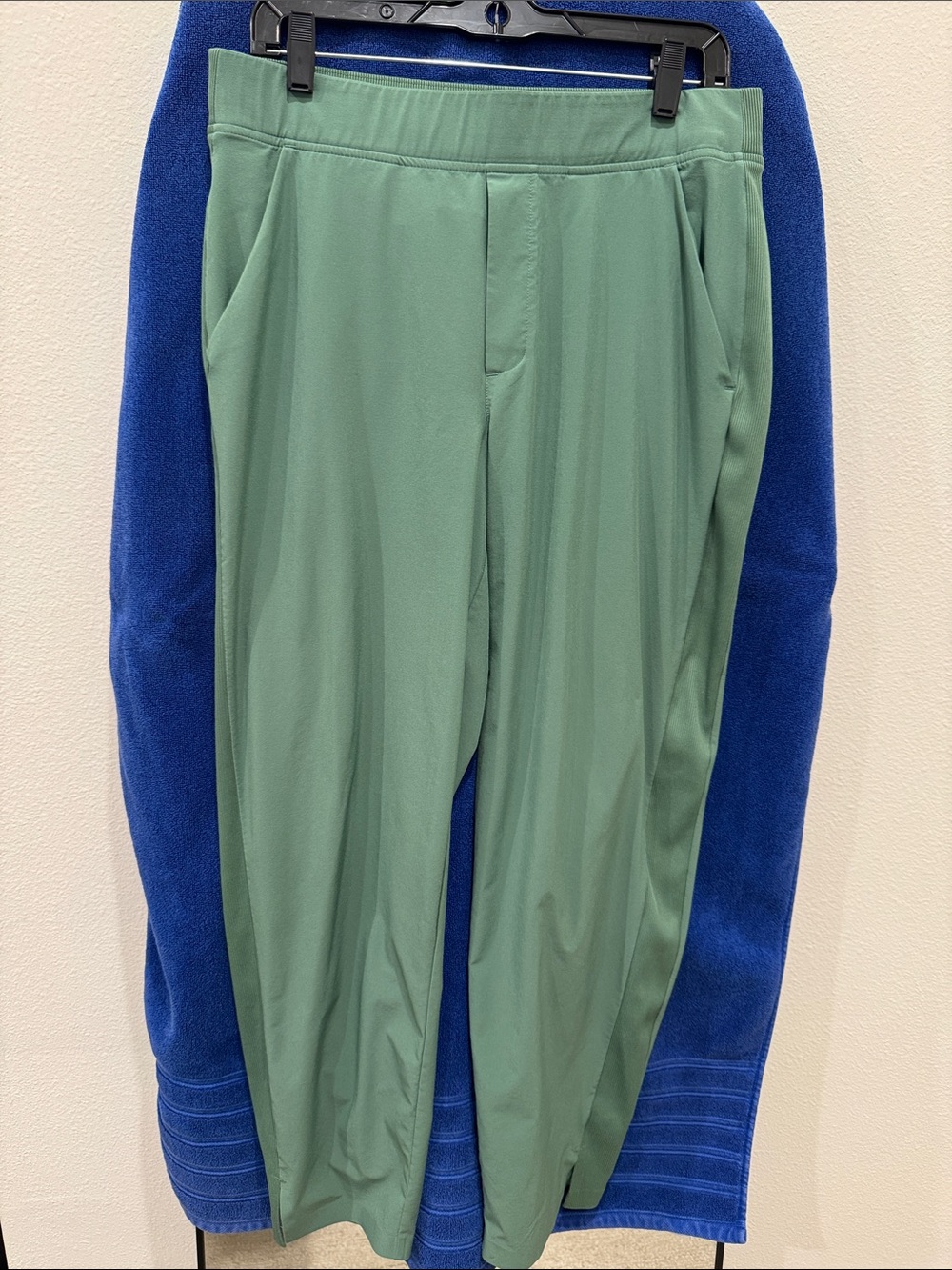 Women’s Green Stretch Pull-On Pants
